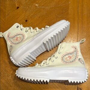 Women’s Converse Run Star Hike Hi Sneakers White Paisley Design Size 7.5 NEW